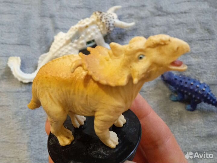 Игрушечные динозавры