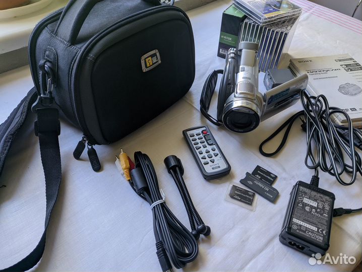 Видеокамера Sony DCR-DVD905