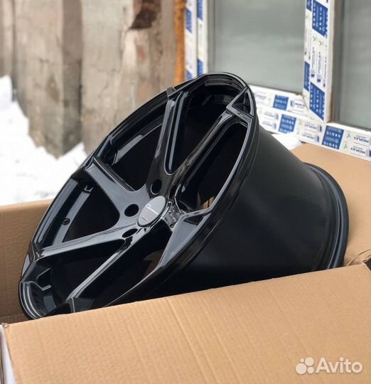 Диски Giovanna Dalar X R24 на Chevrolet Tahoe QX80