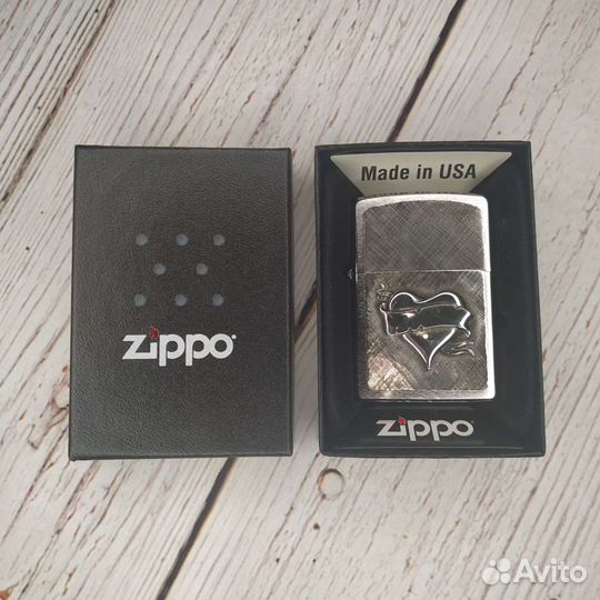 Зажигалка Zippo 200 Heart with Banner Emblem Новая