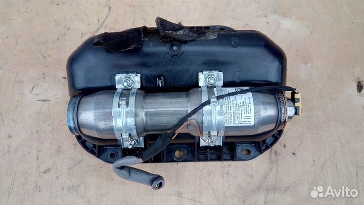 Подушка безопасности в торпедо на Опель Astra J