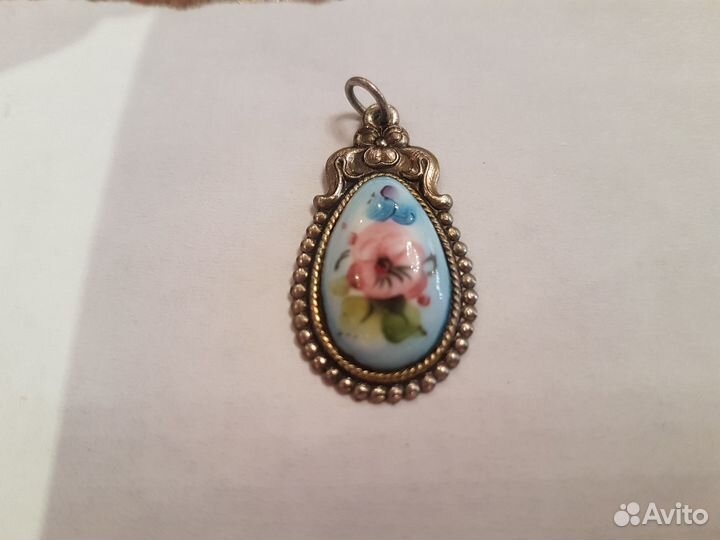 Красивый кулон
