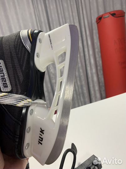 Хоккейные коньки Bauer lightspeed pro новые
