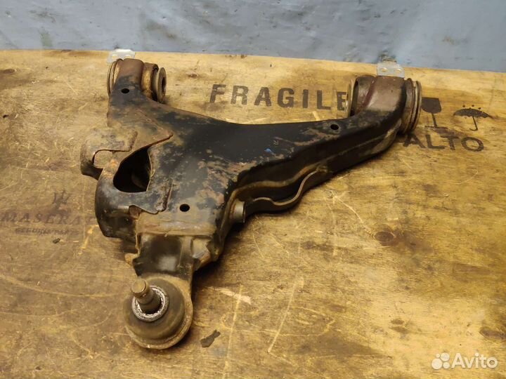 Рычаг передний правый нижний Toyota LC200 2016г