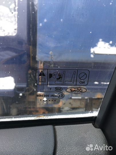 Боковое стекло передние правое Ford Focus 2