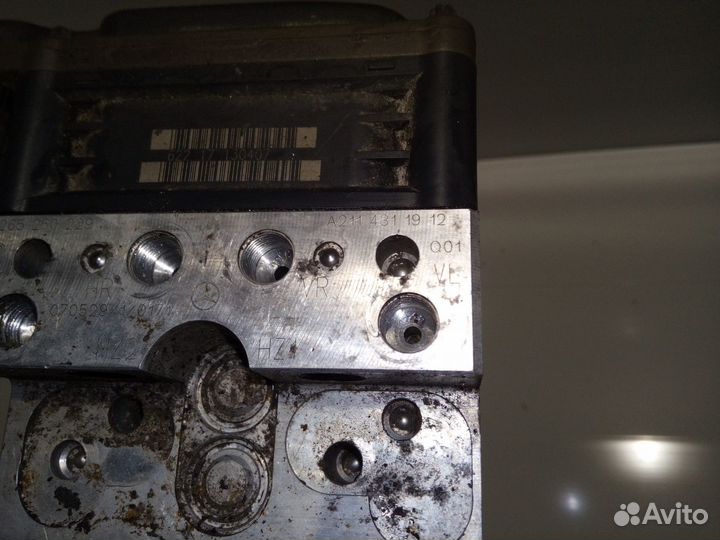 Блок ABS (насос) Mercedes-Benz E-Class