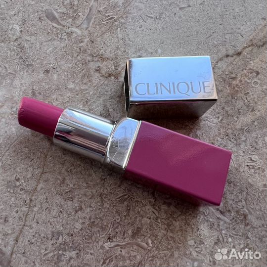 Clinique помада