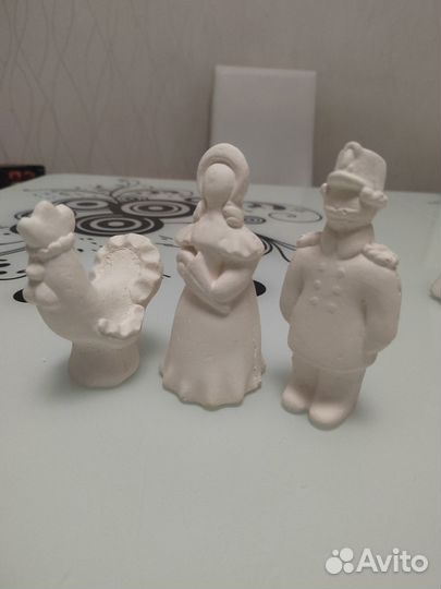 Дымковская игрушка барышня, петух, мужик