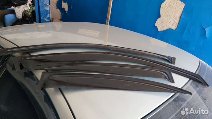 Ветровики toyota avensis 1998