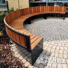 Скамьи кругом, полукругом