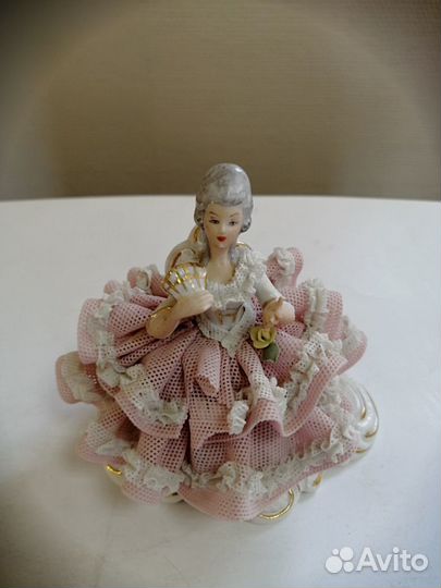 Кружевница. Фарфоровая статуэтка Дамы. Дрезден