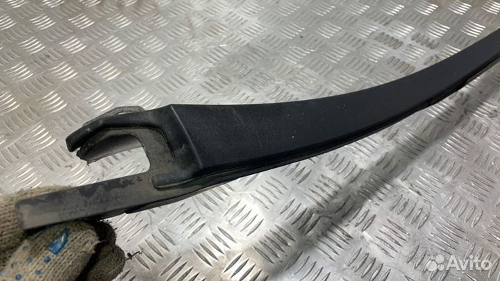 Молдинг лобового стекла левый Renault Clio BR