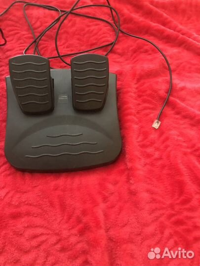 Игровой руль с педалями