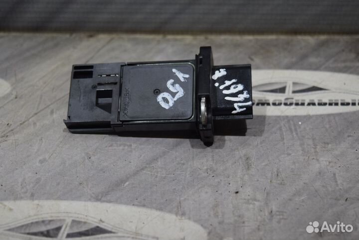 Датчик расхода воздуха c Nissan Note E11 HR15DE