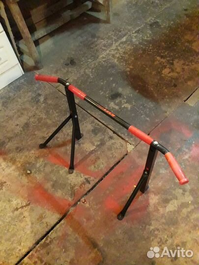 Турник настенный