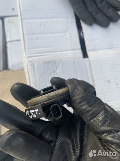 Датчик удара в двери Мерседес w222