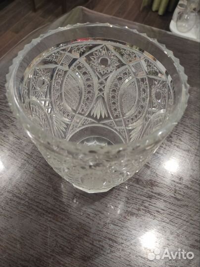 Хрустальная ваза