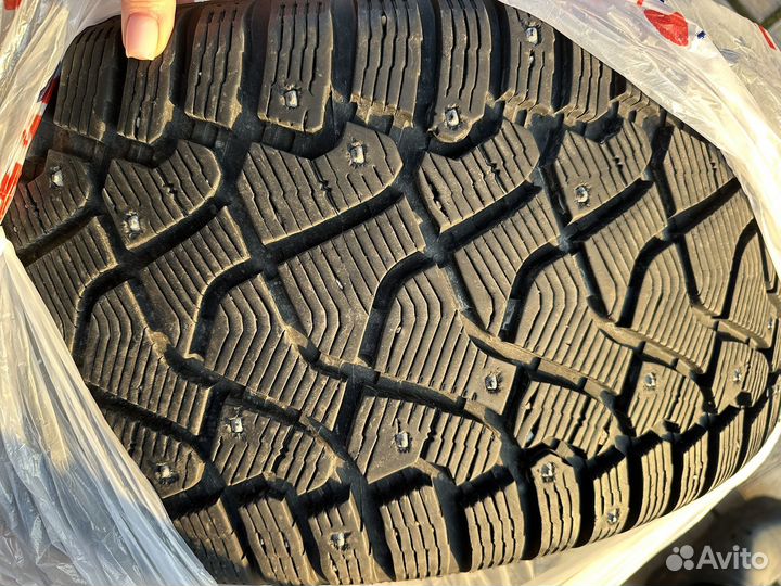 Pirelli Winter Ice Zero 275/40 R21 и 305/35 R21