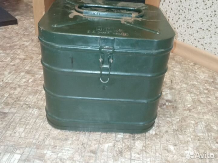 Ящик металлический с замком