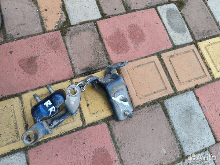 Toyota funcargo петли задней боковой двери