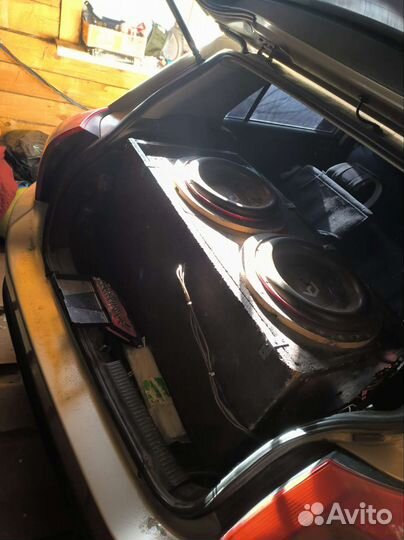 Автомобильный сабвуфер