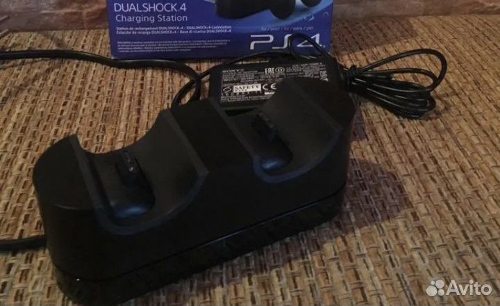 Зарядная станция DualShock 4 на два геймпада