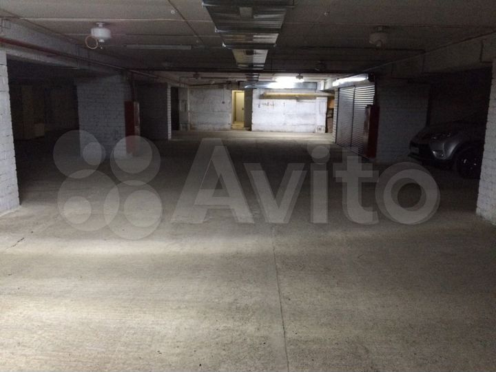 Машиноместо, 18 м²