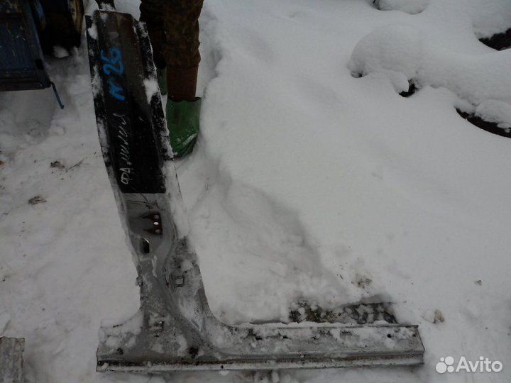 Порог кузовной правый Mazda Familia bjfw