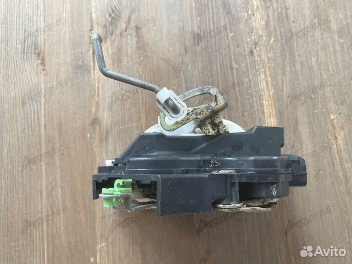 Замок задний левый Mitsubishi Lancer IX 2000-2010