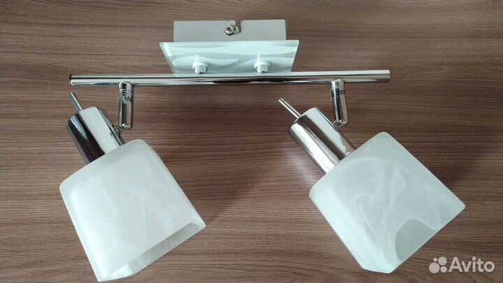 Светильник с регулирующимися плафонами