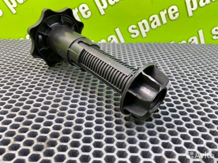 Болт крепления запасного колеса Audi A6 C6 (4F2)