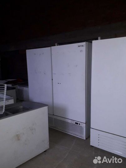Морозильный и универсальный шкаф