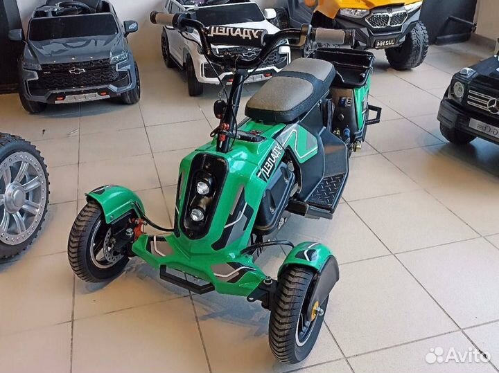 Электромобиль детский /всесезонный/ с пультом