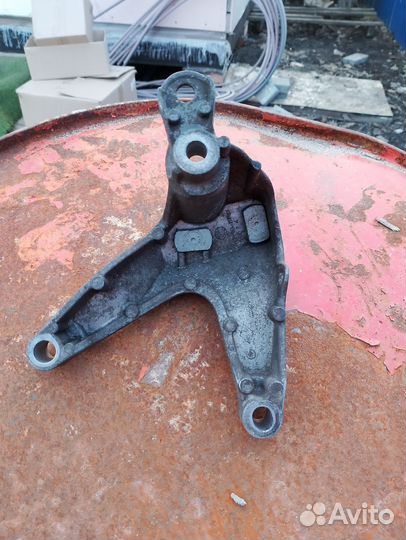 Кронштейн крепления двигателя правый рено логан2