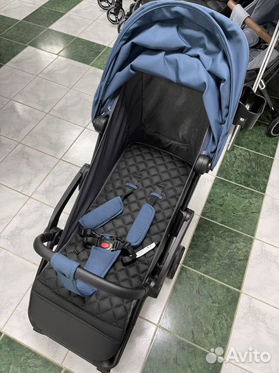 Прогулочная коляска новая