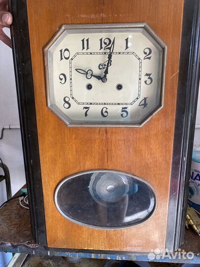 Старинные настенные часы с боем