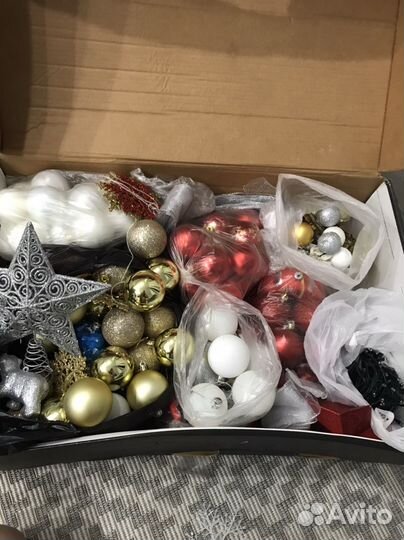Коробка елочных игрушек