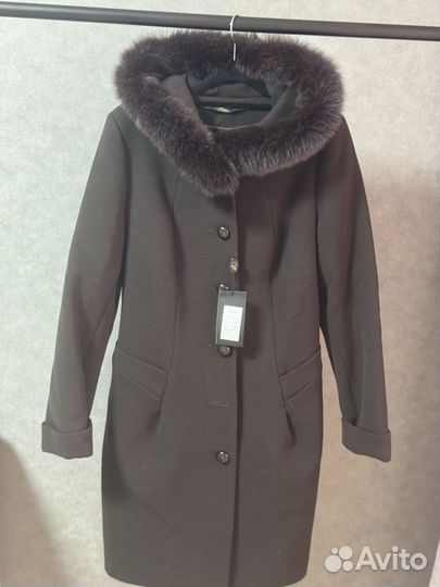 Пальто женское зимнее с мехом 44