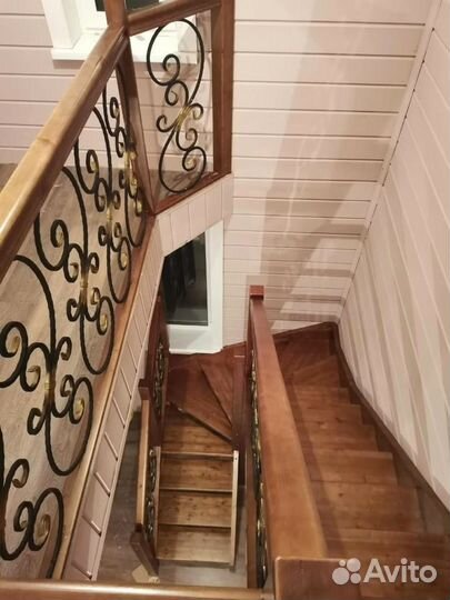 Лестница из массива дерева на заказ