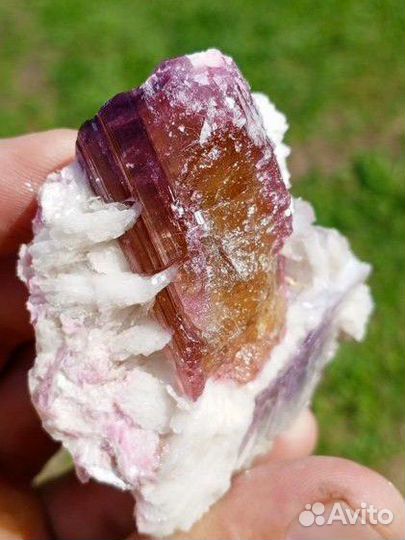 Турмалин полихромный