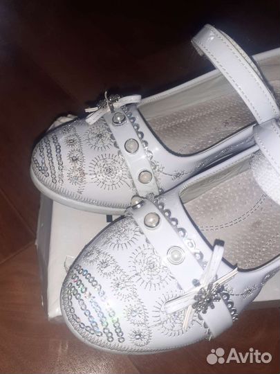 Туфли детские белые