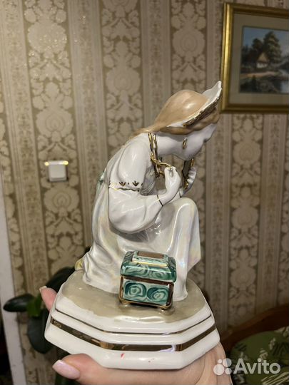 Статуэтка фарфор