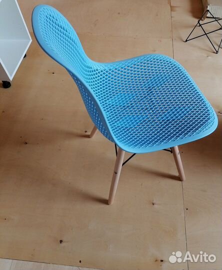 Стул Eames. Новый, для улицы
