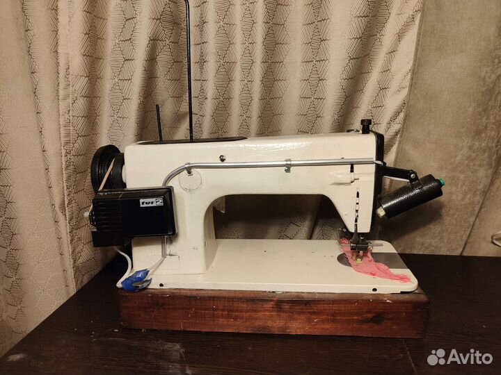 Швейная машина по коже