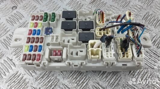 Блок предохранителей mitsubishi L200 K4T (EEA17M10