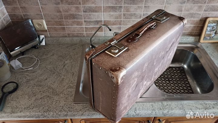 Чемодан старый времен СССР