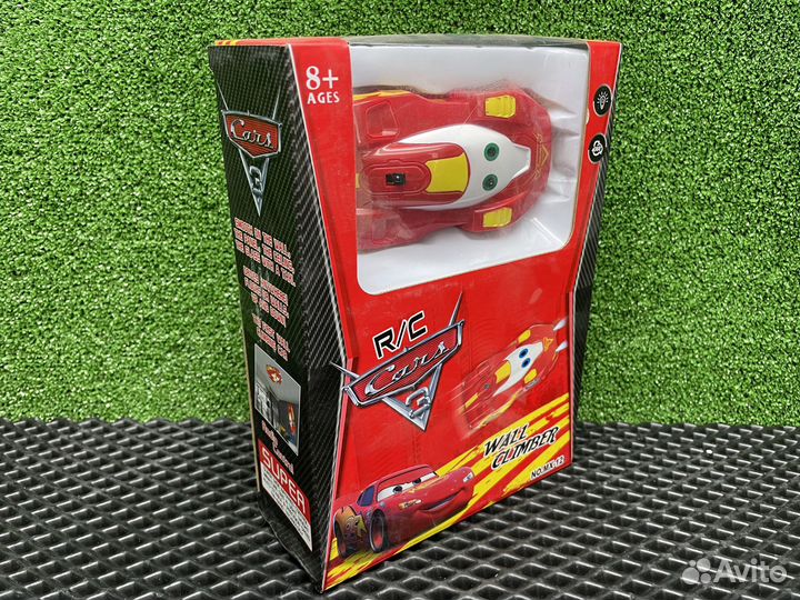 Антигравитационная машина ездит по стенам потолку