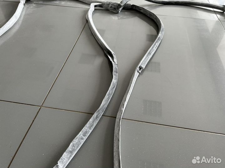 Уплотнительные резинки двери Мерседес W115/114