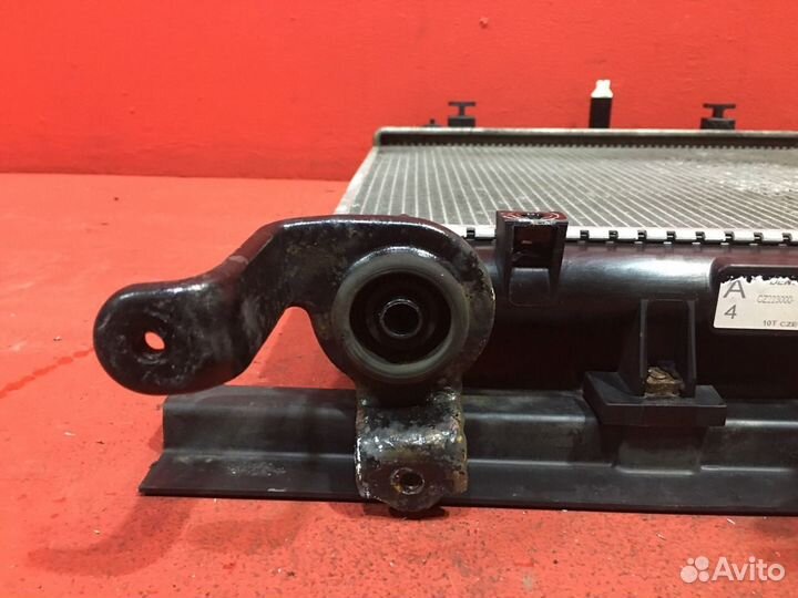 Радиатор охлаждения двигателя Suzuki Vitara