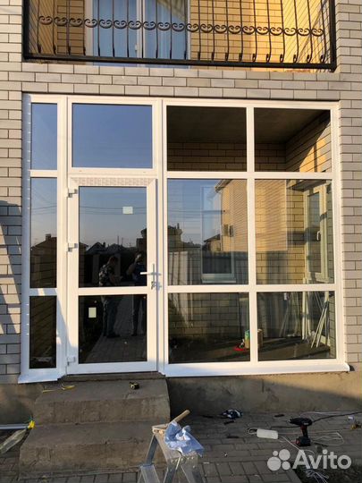 Дверь входная пластиковая или алюминиевая